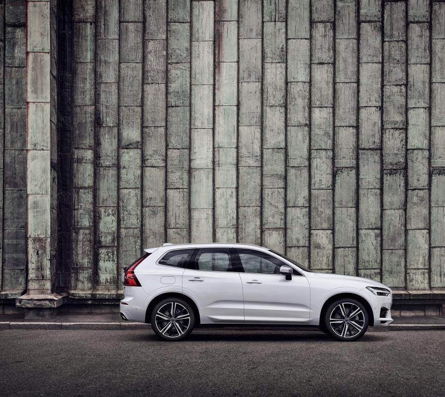  Volvo XC60 T8 R-Design 2017 года  (WW) (фото 22 из 23)